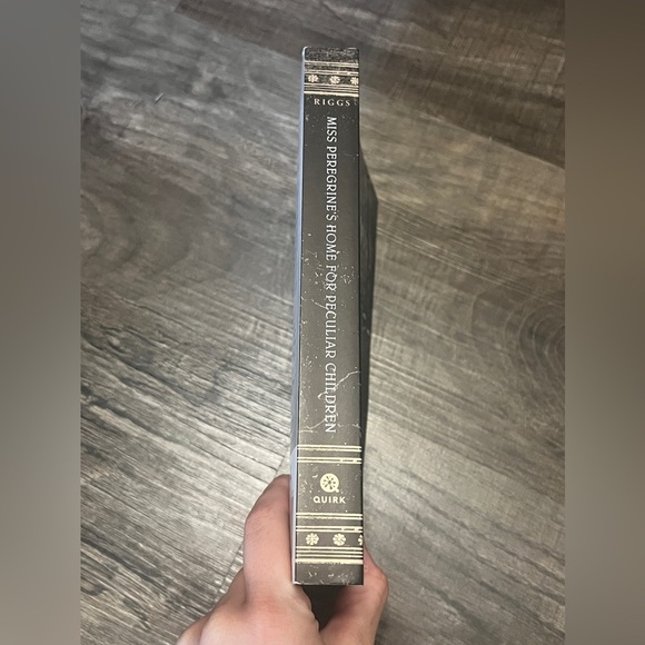 FINAL PRICE Miss Peregrine's Home for Peculiar Children - Picture 2 of 4